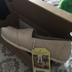 Toms